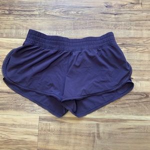 Lululemon women’s maroon shorts with lining